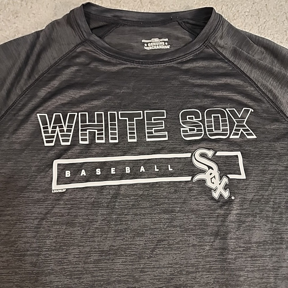 MLB Genuine Merchandise White Sox T Shirt Mens M Grey Performance Raglan Sleeve